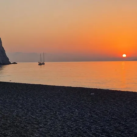 Pleasure Black Santorini 3* Perissa (Santorini)