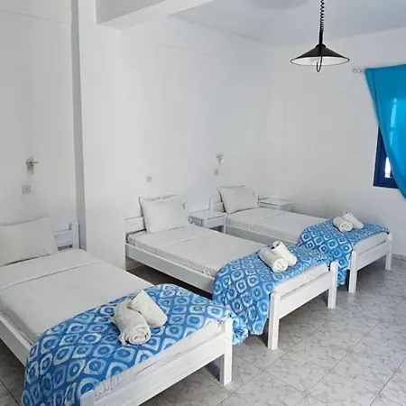 Pleasure Black Santorini מלון 3*
